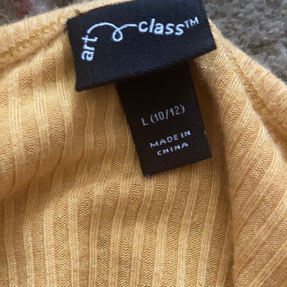 Cute yellow top, size large in kids! - Picture 1 of 3